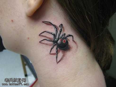 颈部逼真的蜘蛛纹身图案