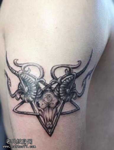 胳膊羚羊纹身图案