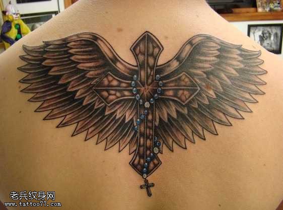十字架翅膀纹身图案