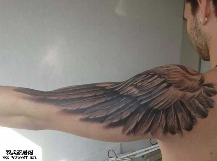 胳膊我们飞翔纹身图案