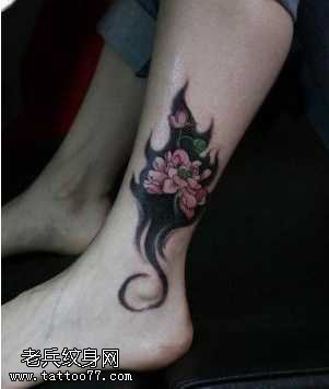 腿部好看唯美的莲花纹身图案