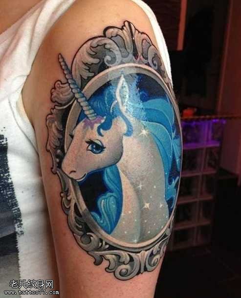 大臂非常忧郁独角兽纹身图案