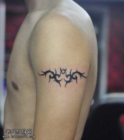 胳膊狮子纹身图案