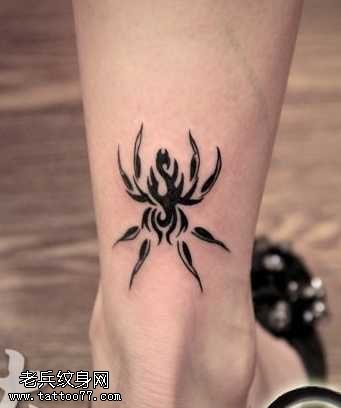 腿部好看的图腾蜘蛛纹身图案