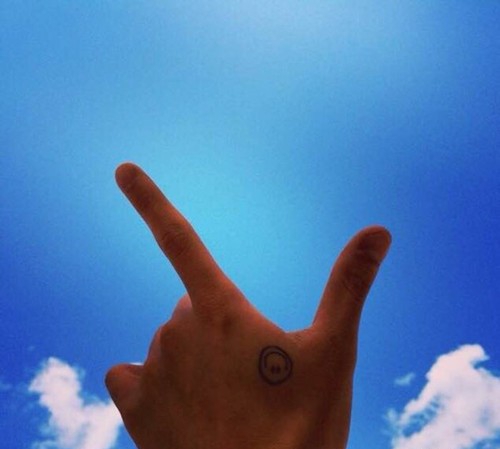 GD权志龙同款手部款笑脸纹身缩略频道推荐图