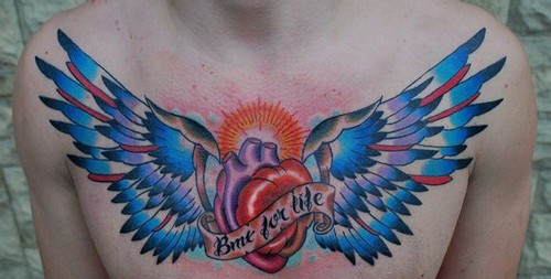 极具创意的胸前心脏纹身图案