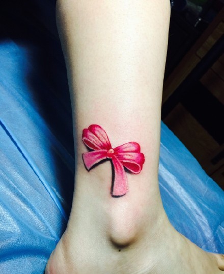 俏皮可爱的蝴蝶结纹身图案