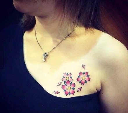 清新花朵鲜花性感胸部纹身