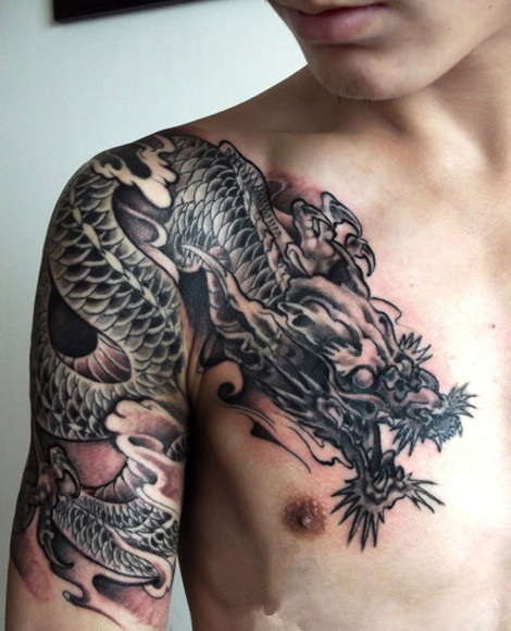 深受男士喜爱的威武凶猛的过肩龙纹身