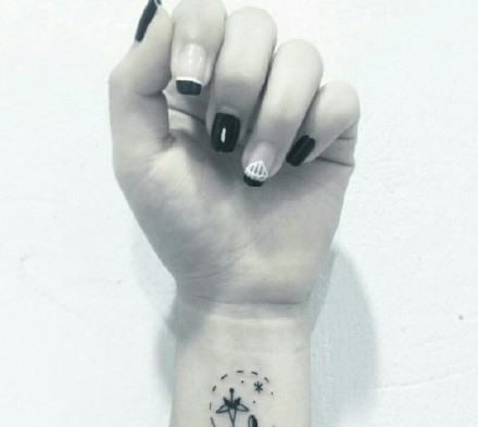 文艺范爆表的小清新手腕纹身