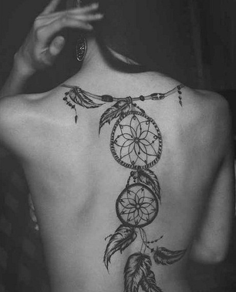 一组时尚特别的女性背部纹身