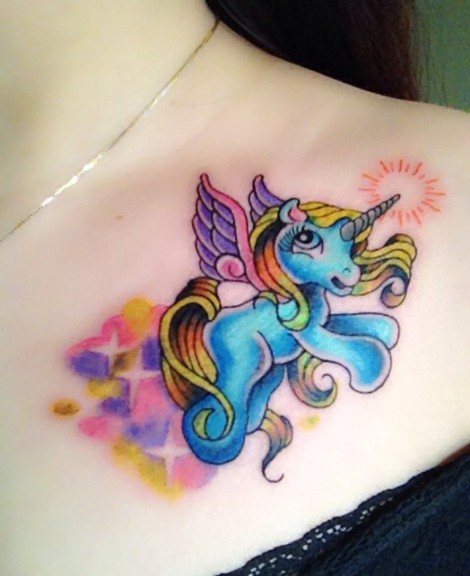 可爱漂亮的彩色独角兽纹身图案
