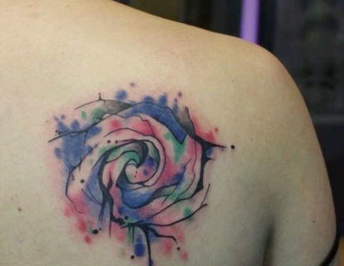 背部漂亮唯美的泼墨水彩纹身图案
