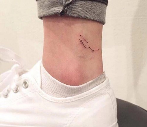 脚踝上的小清新纹身