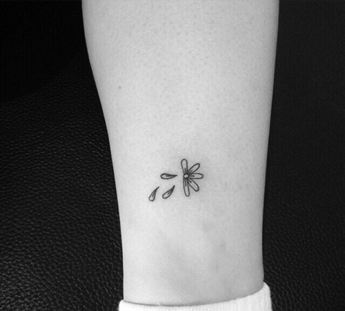 脚踝上的小清新纹身