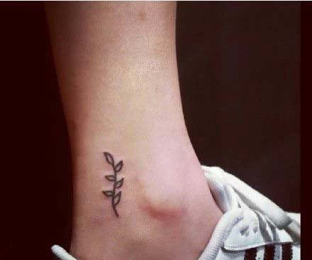 脚踝上的小清新纹身