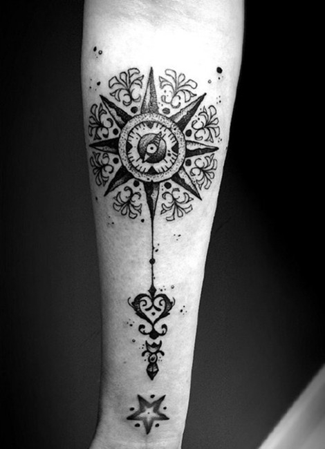 简约的黑灰手臂指南针纹身大全