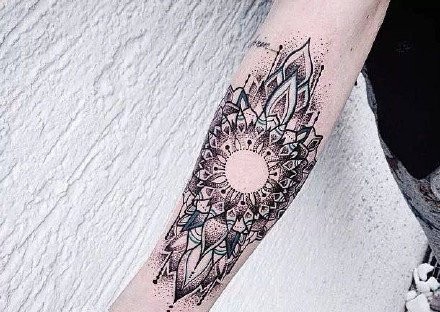 精致漂亮的手臂梵花纹身图案