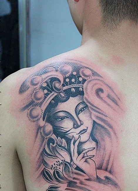 肩部漂亮的花旦纹身图案大全