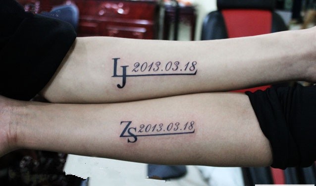 情侣手臂英文字母纹身