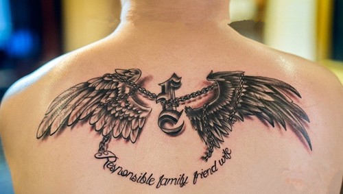 神圣纯洁的背部翅膀纹身