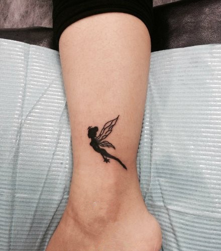 俏皮可爱的小精灵纹身图案