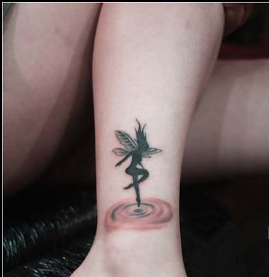 俏皮可爱的小精灵纹身图案