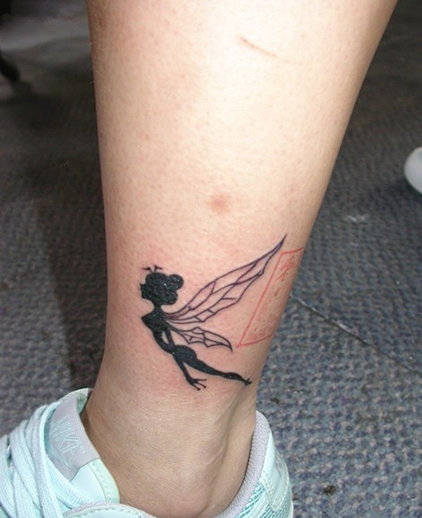 俏皮可爱的小精灵纹身图案