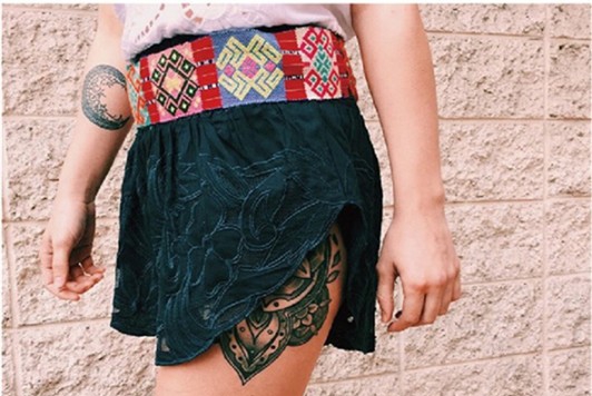 性感大腿上的个性纹身图案