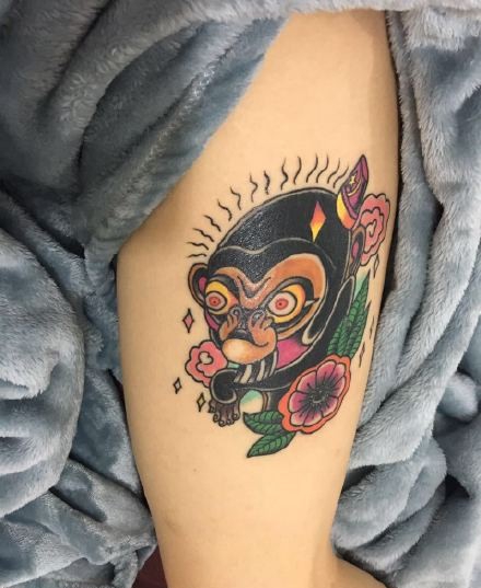 性感大腿上的个性纹身图案