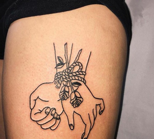 性感大腿上的个性纹身图案