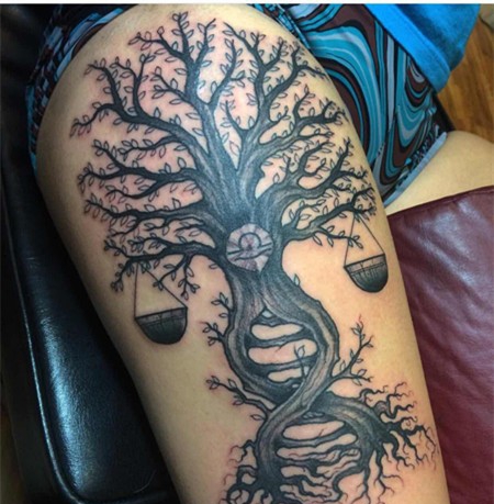 性感大腿上的个性纹身图案