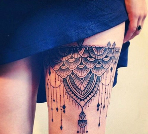性感撩人的大腿上的蕾丝纹身
