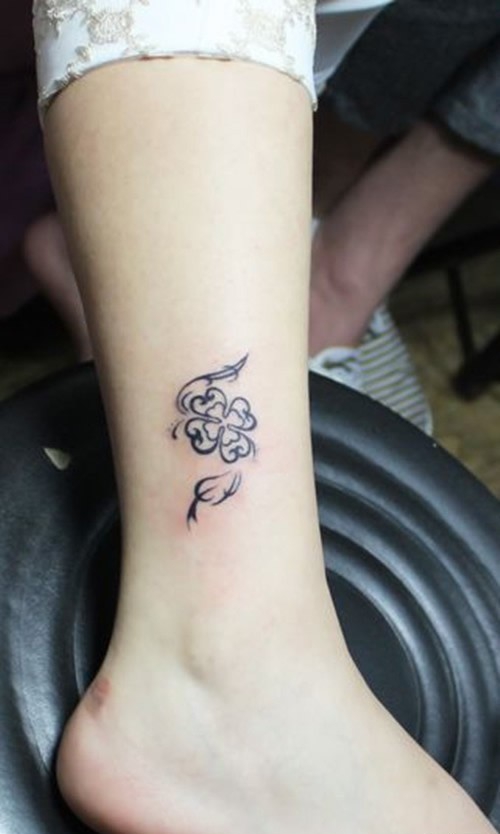 蕴含着浪漫与幸运的四叶草纹身