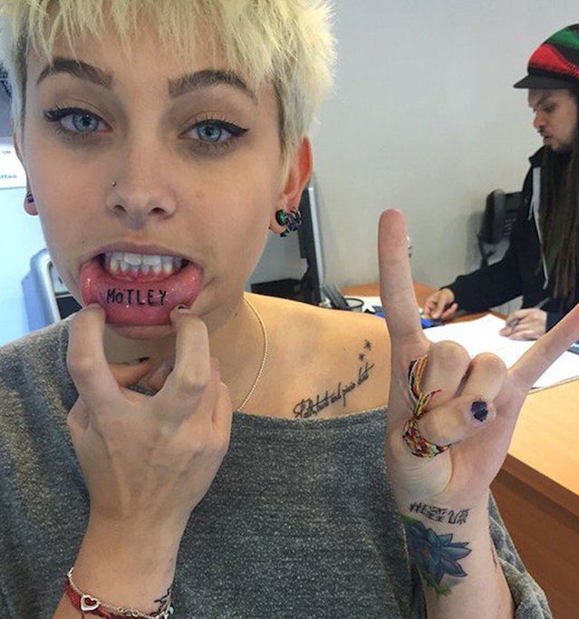 已故巨星迈克尔·杰克逊女儿Paris Jackson的纹身