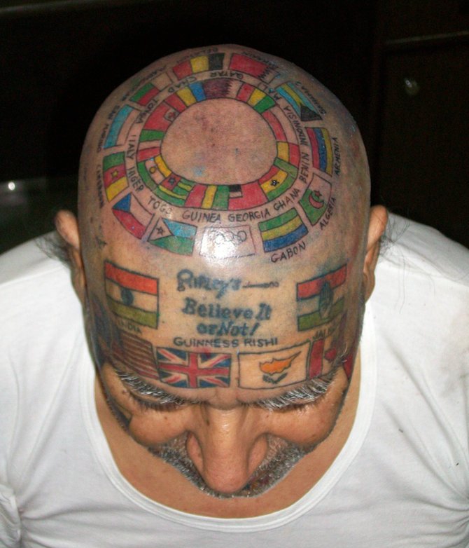 印度Guinness Rishi和他的全身旗帜纹身