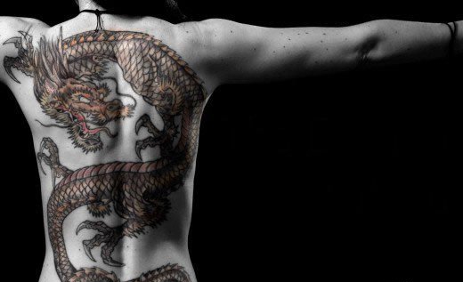 代表力量勇气权力的龙纹身