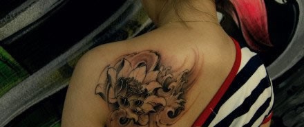 富有知性之美的荷花纹身