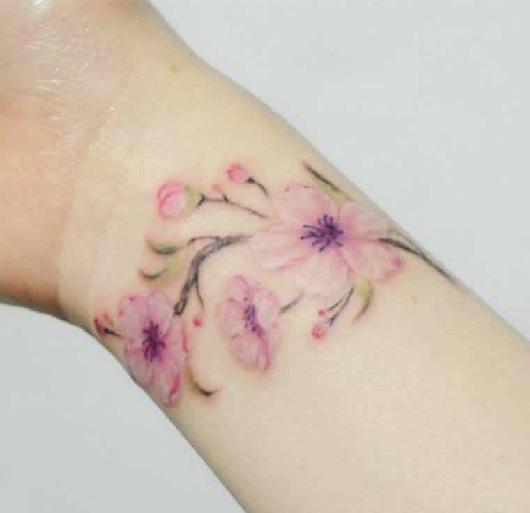 女生应该都会喜欢的花纹身