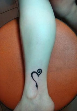 女生脚部图腾纹身图案