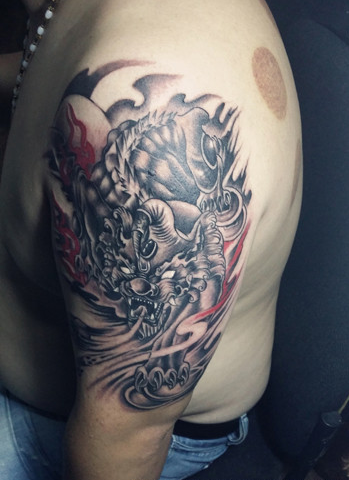 手臂貔貅纹身图案