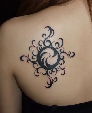 美女个性的太阳图腾纹身图案