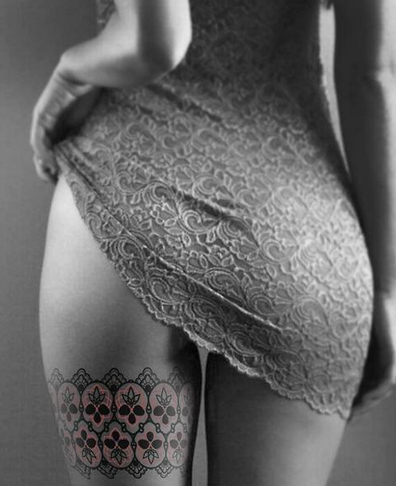 女性腿部蕾丝纹身图案