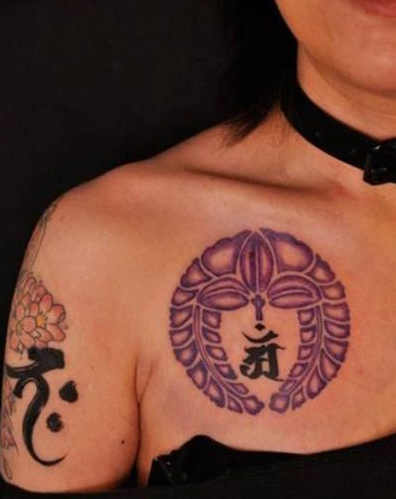 胸部图腾梵文纹身图案