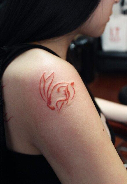 美女手臂小巧雅观的小兔子纹身图案