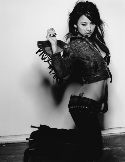 韩国舞后李孝利手臂个性纹身图案