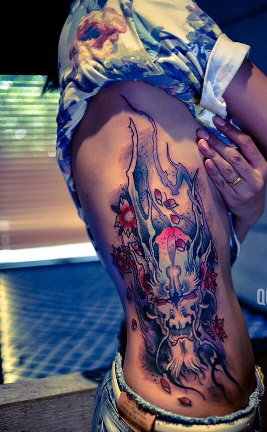 腰部水彩霸气祥龙纹身图案