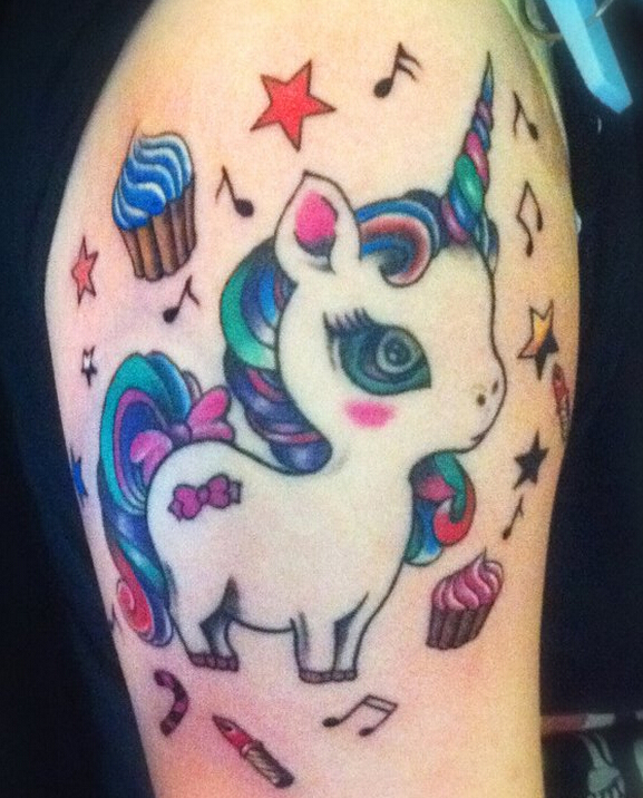 少女风独角兽纹身图案