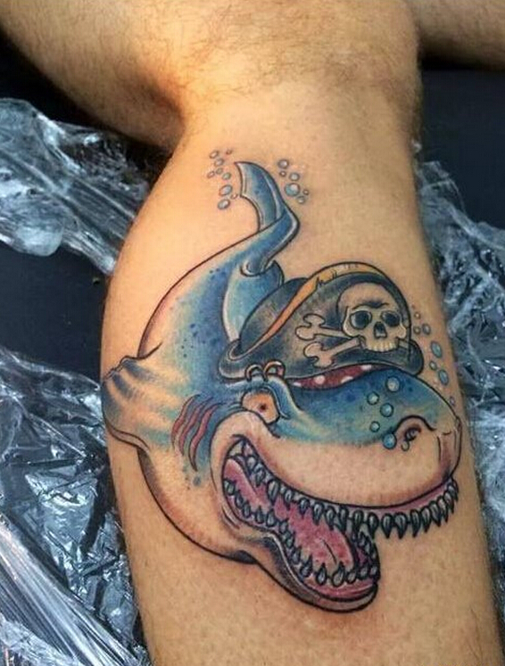 带着海岛帽子的鲨鱼纹身图案