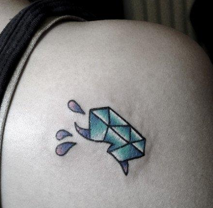 肩背小巧潮流的小钻石纹身图案